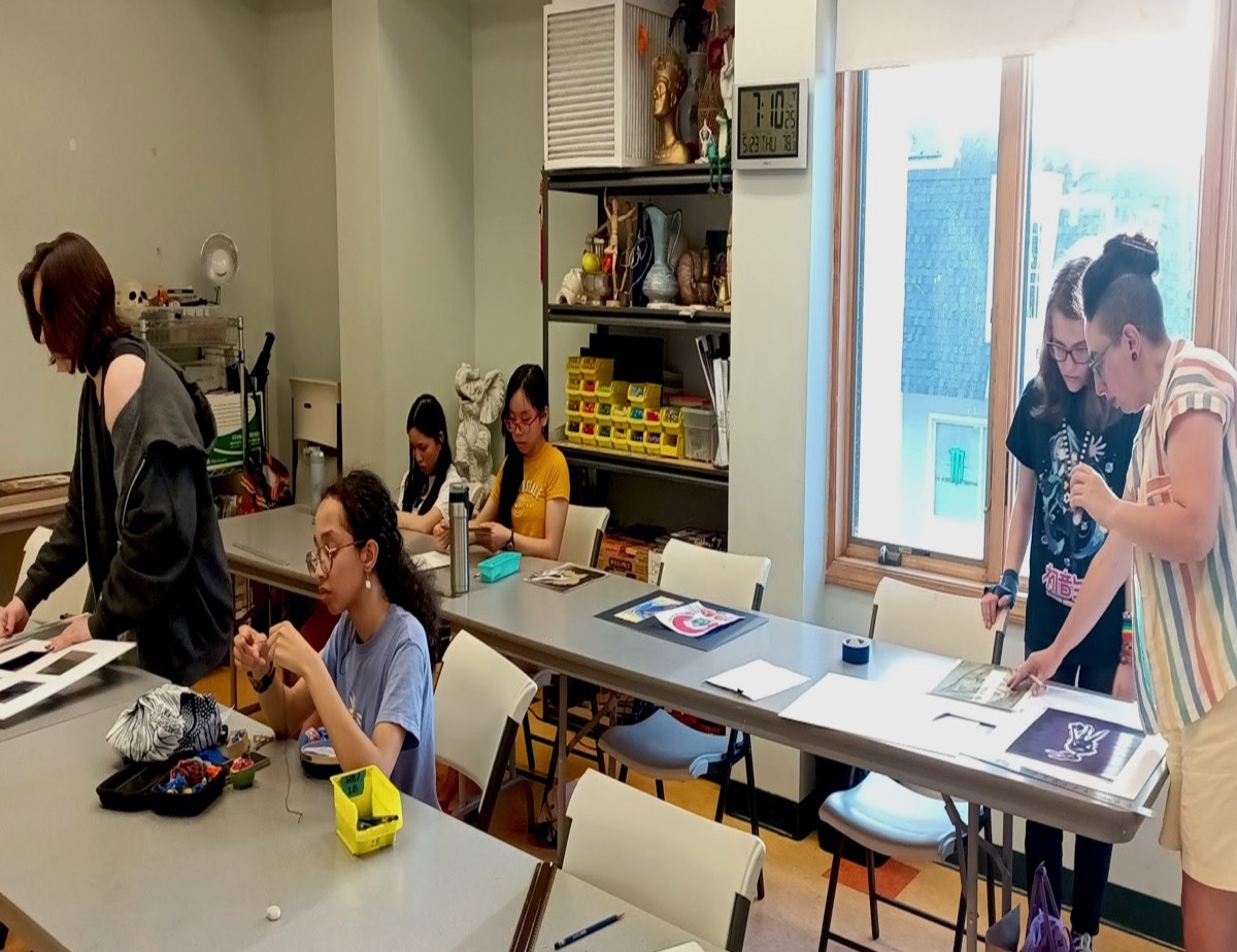 advanced student art class